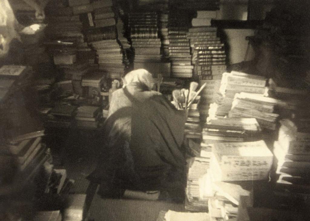 東大泉の自宅書斎“繇條書屋”にて 1951（昭和26）年 89歳
