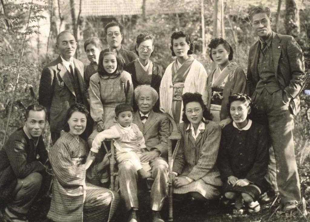 東大泉の自邸で富太郎の86歳の誕生日に息子、娘、孫らとともに<br>1948（昭和23）年4月24日